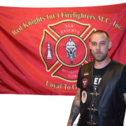 Foto Red Knights Member Prospect Marcel vor Fahne