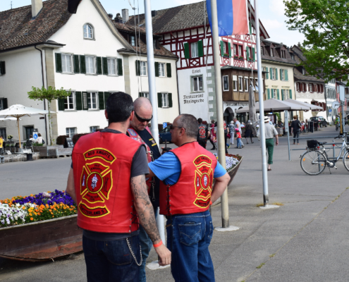 Fotografie Red Knights Germany 1 Visit CH 1 Ausflug CH-Member Bulldog Du hast da was