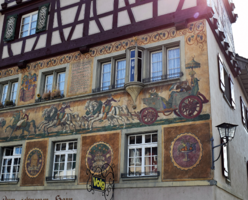 Fotografie Red Knights Germany 1 Visit CH 1 Ausflug Stein am Rhein Rundgang Häuserfront Motivbemalung Freiherr von Schwarzenhorn